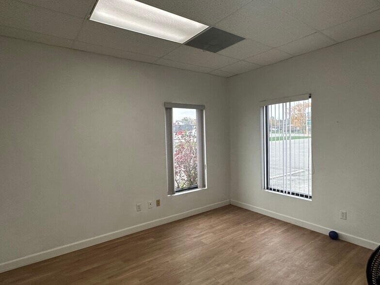 More Photos Of 860 22nd Ave, Coralville Office For Lease