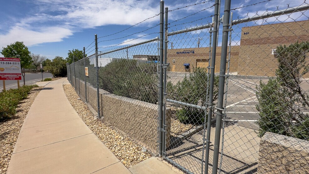 More Photos Of 801 Pendale Rd, El Paso Distribution For Sale