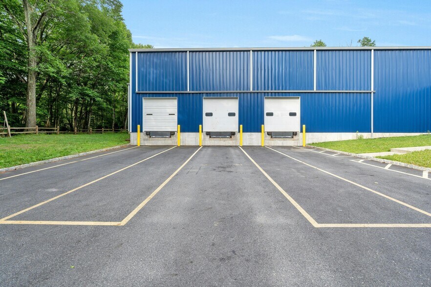 More Photos Of 5 Mars Ct, Montville Warehouse For Lease