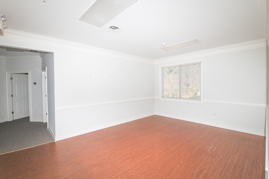 More Photos Of 3225 Shallowford Rd, Marietta Office For Lease