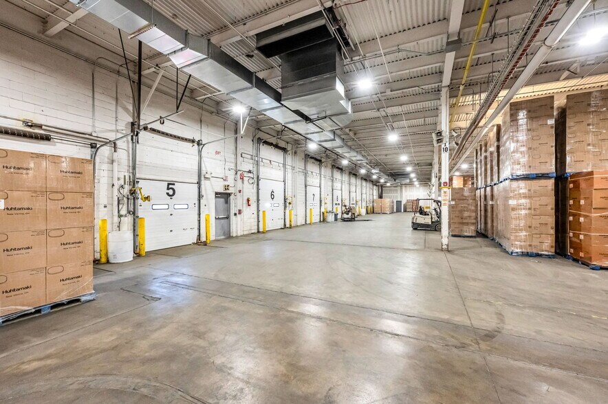 More Photos Of 100 Brookdale Dr, Springfield Distribution For Lease