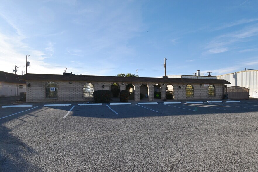 More Photos Of 3711 Admiral St, El Paso Office For Lease