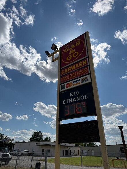More Photos Of 339 US-82, Greenwood Service Station For Sale
