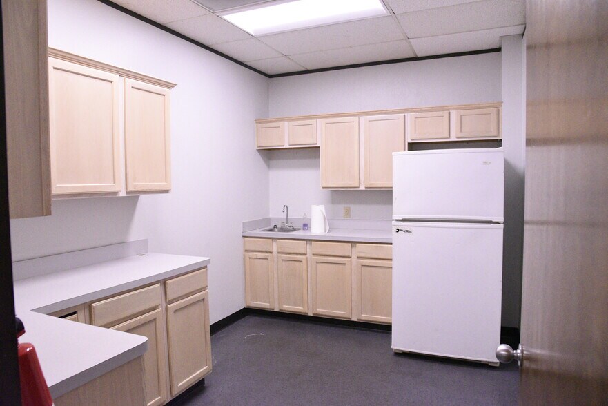 More Photos Of 455-465 W 38th St, Houston Warehouse For Lease