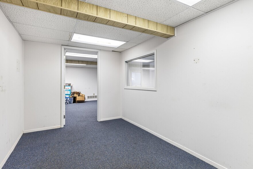 More Photos Of 1421 E Main St, Park Hills Flex For Sale