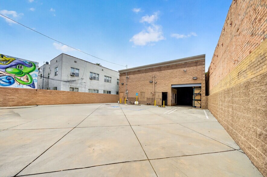 More Photos Of 4910 W Adams Blvd, Los Angeles Industrial For Lease