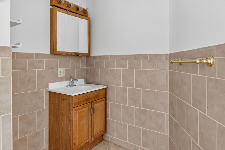 More Photos Of 1404 Madison Ave, Baltimore Apartments For Sale