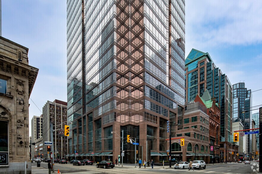 More Photos Of 1 Queen St E, Toronto Office For Lease