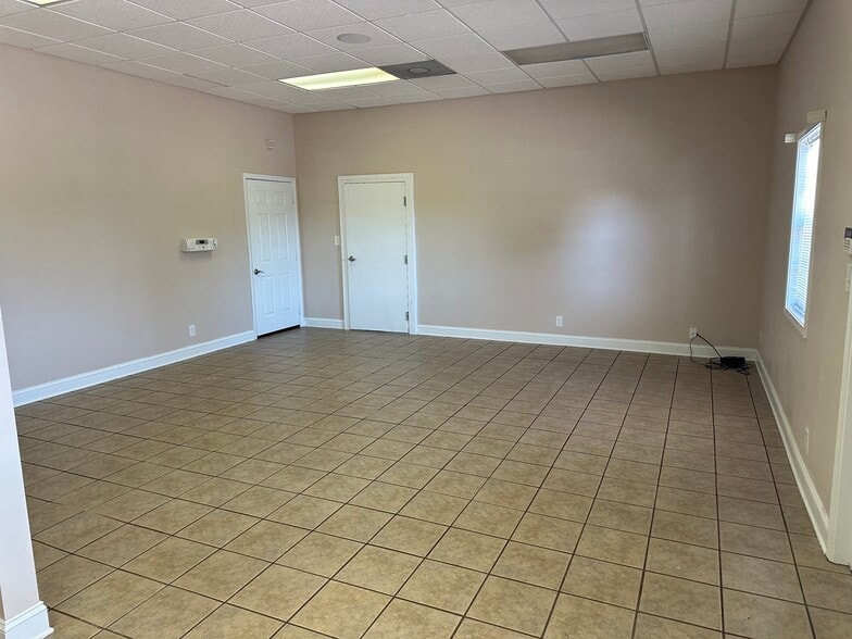 More Photos Of 1811 Alpine Dr, Clarksville Light Manufacturing For Lease