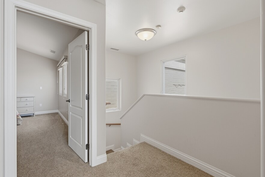 More Photos Of 4652 Cass St, San Diego Office Residential For Sale