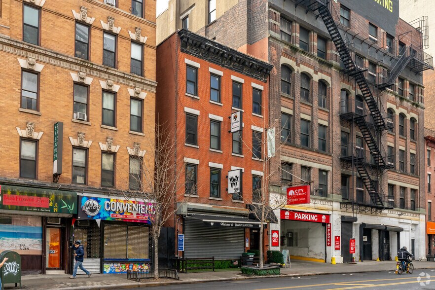 More Photos Of 344 E 59th St, New York Storefront Retail Office For Lease