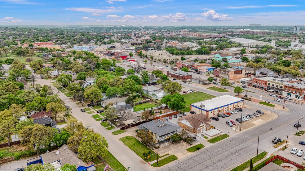 More Photos Of 204 W Central Ave, Fort Worth Office Residential For Sale
