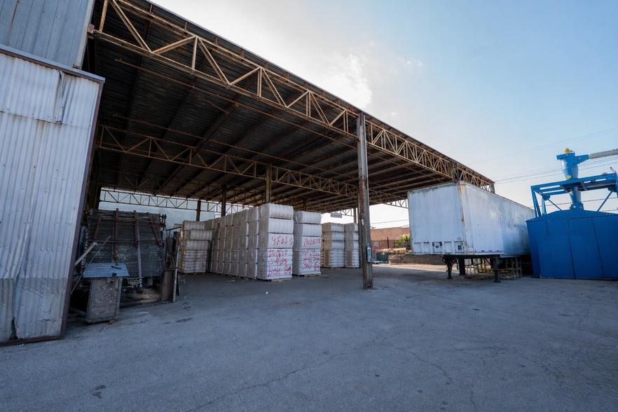 More Photos Of 830 59th St, Los Angeles Light Manufacturing For Sale