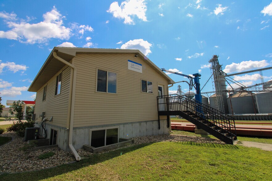 More Photos Of 107 8th Ave SW, Kasson Specialty For Sale
