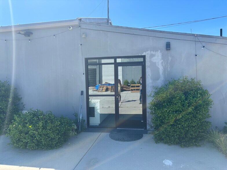 More Photos Of 331 Pine St, Ripon Warehouse For Lease