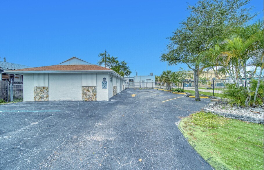 More Photos Of 1225 NE 162nd St, North Miami Beach Medical For Lease