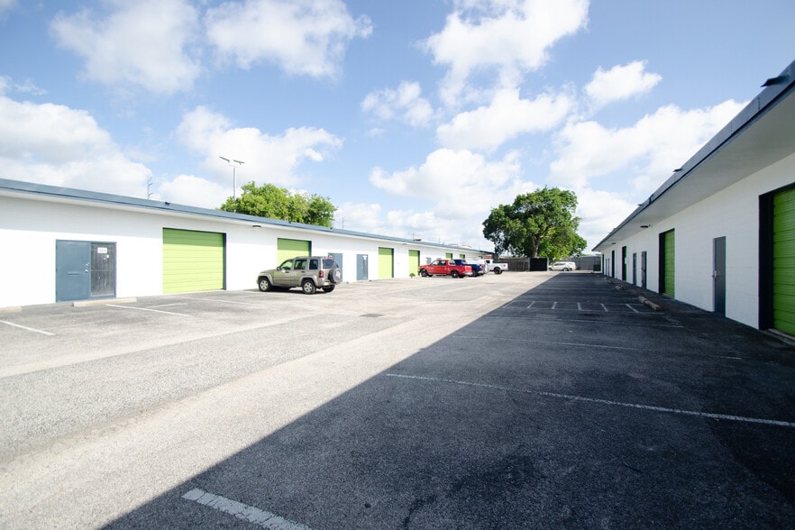 More Photos Of 6020 Jessamine St, Houston Unknown For Lease