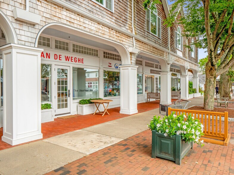 More Photos Of 66 Newtown Ln, East Hampton Storefront Retail Office For Lease