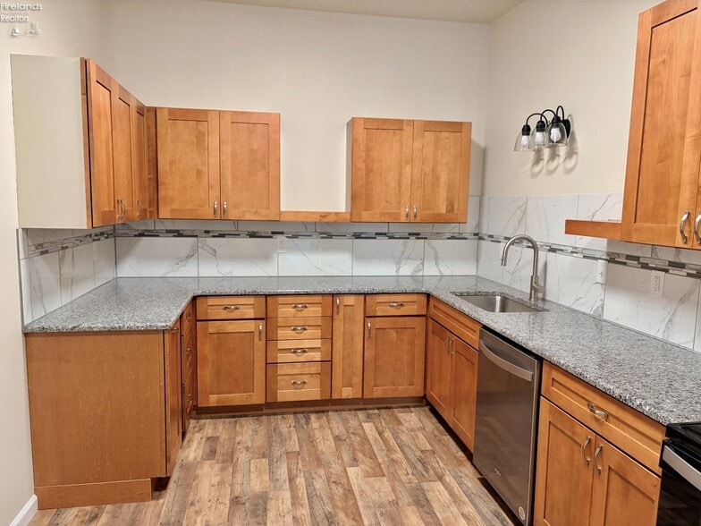 More Photos Of 110 Railroad St, Clyde Restaurant For Sale