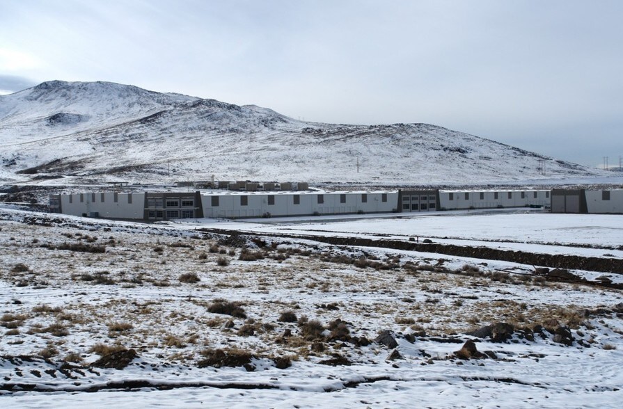 More Photos Of 201 Ireland Dr, Mccarran Distribution For Lease