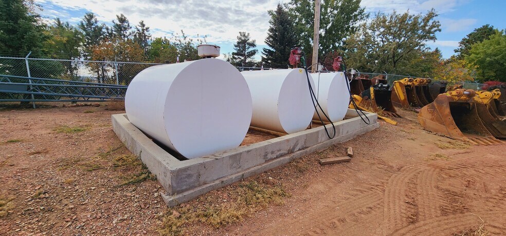 More Photos Of 860 35th Ave E, Dickinson Warehouse For Sale