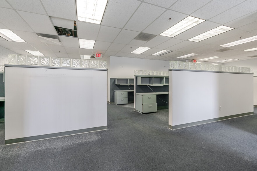 More Photos Of 700-710 W Wilson Ave, Glendale Warehouse For Sale
