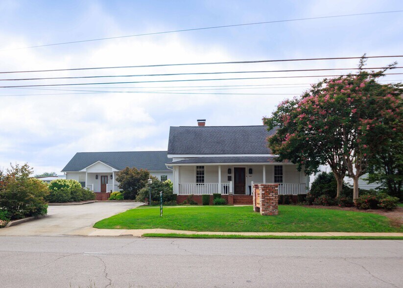 Primary Photo Of 106 N Alexander Ave, Washington Office For Sale