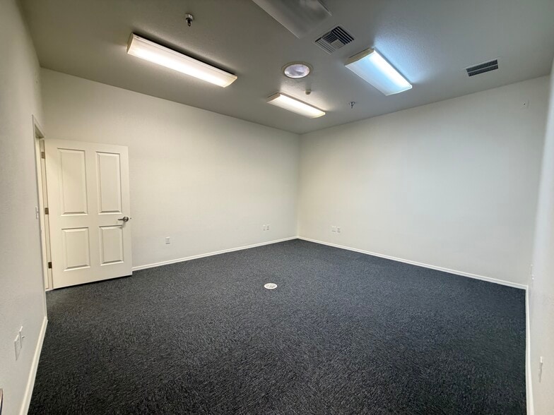 More Photos Of 1515 N Lake Havasu Ave, Lake Havasu City General Retail For Sale