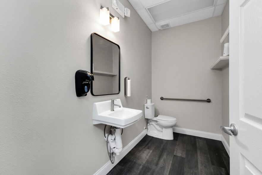 More Photos Of 2421 Shreve St, Punta Gorda Office For Lease