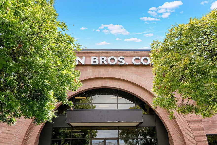 More Photos Of 1852 Fescue St SE, Albany Office For Sale