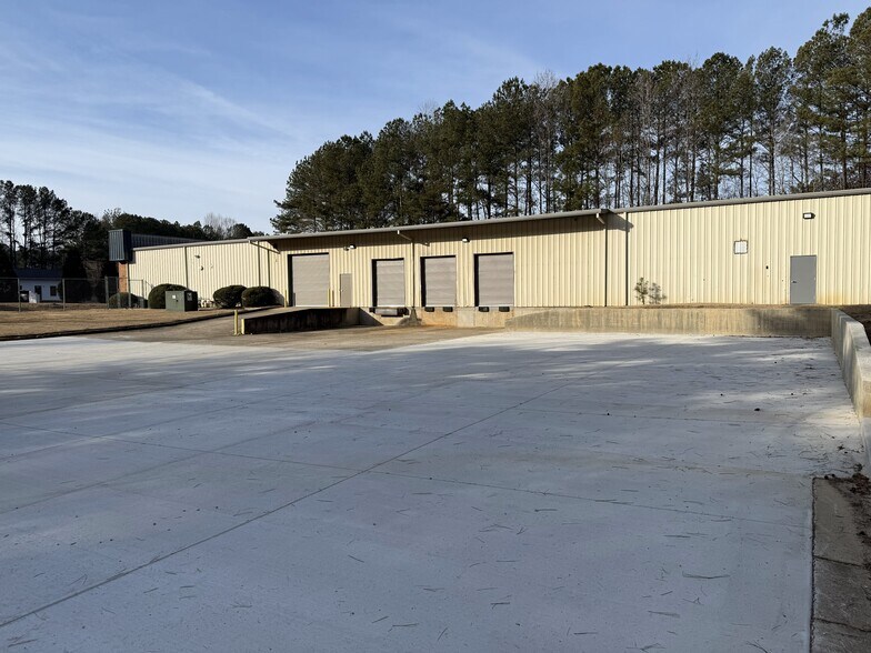 More Photos Of 9335 Industrial Trace, Alpharetta Warehouse For Lease