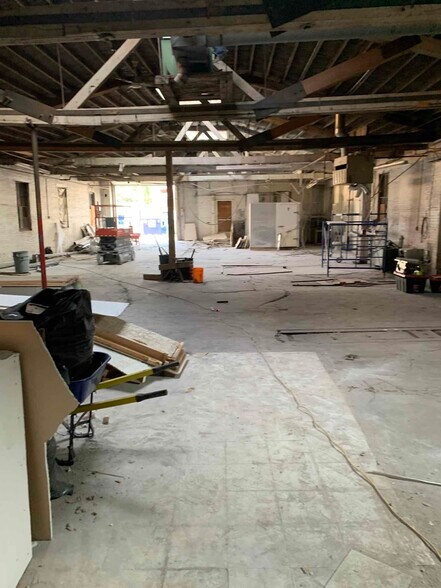 More Photos Of 9654 106A Ave NW, Edmonton Warehouse For Lease