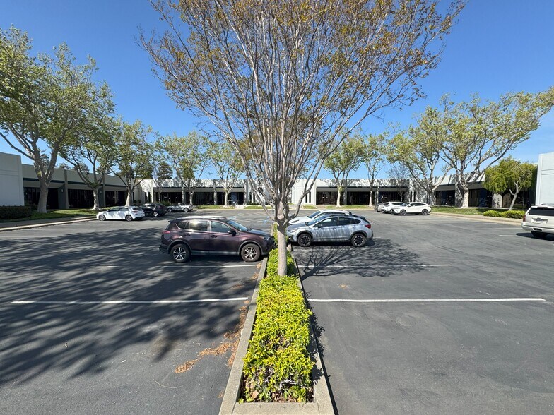 More Photos Of 436-598 McCormick St, San Leandro Research And Development For Lease
