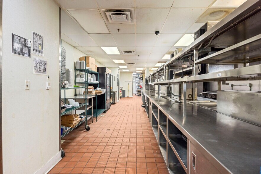 More Photos Of 350 University Blvd, Harrisonburg Freestanding For Sale