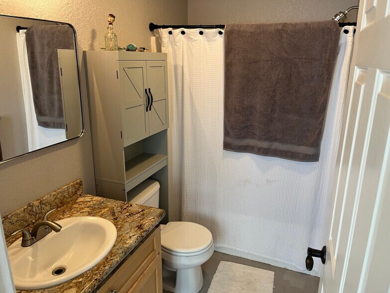 More Photos Of 5237 Lexington Ave, Los Angeles Apartments For Sale