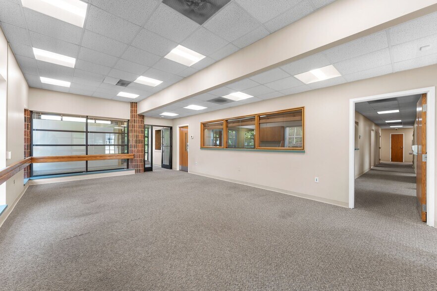 More Photos Of 642 Carpenter Ave, Mooresville Medical For Sale