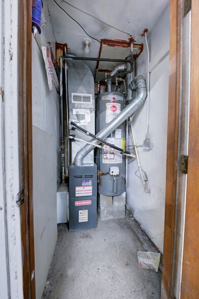 More Photos Of 36050 Goddard Rd, Romulus Auto Repair For Sale