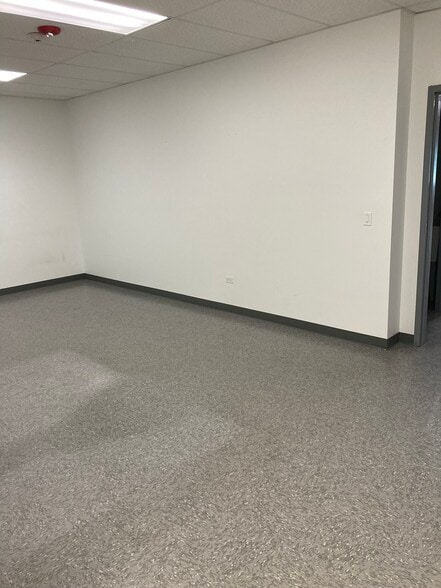 More Photos Of 807-815 Devon Ave, Park Ridge Storefront Retail Residential For Lease