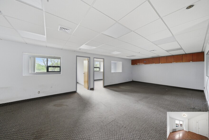 More Photos Of 66-00 66-00 Borden Ave, Maspeth Office For Lease