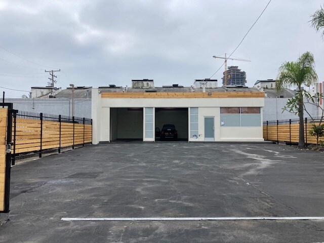 More Photos Of 912 E 3rd St, Long Beach Freestanding For Sale