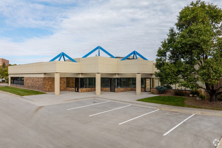 More Photos Of 606-780 N 114th St, Omaha Unknown For Lease