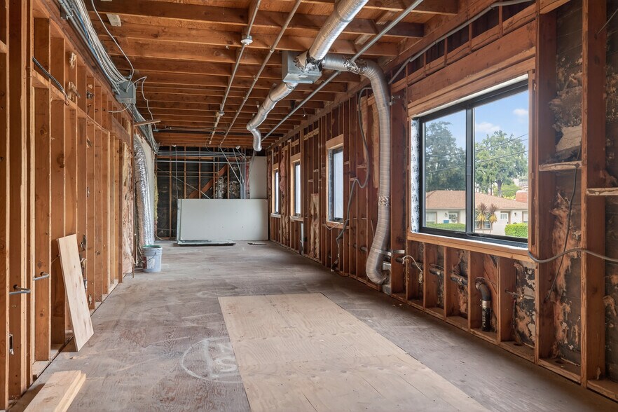 More Photos Of 1895 E Main St, Ventura General Retail For Sale