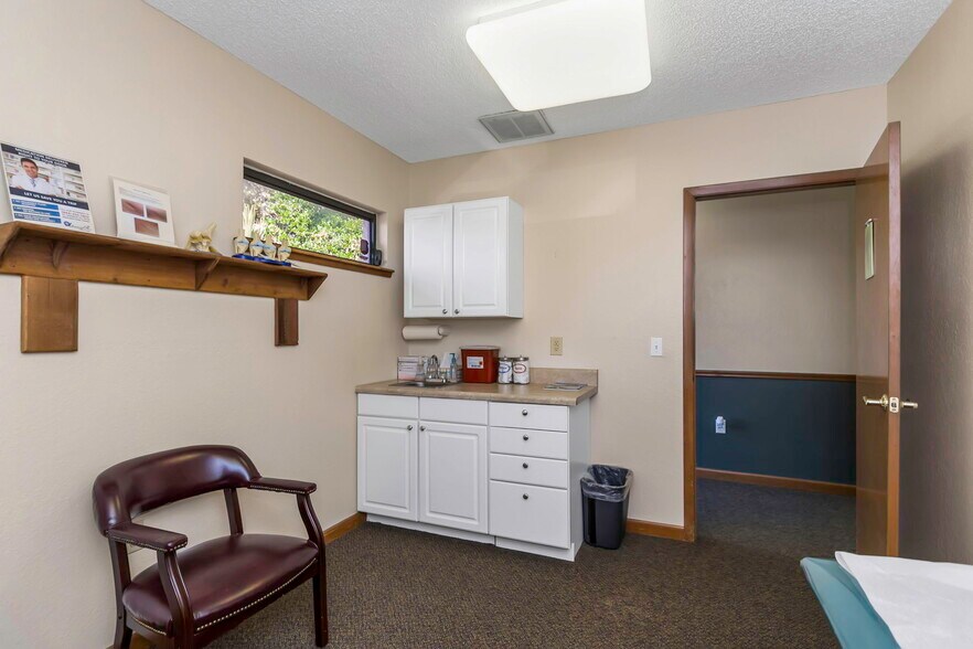More Photos Of 701 N Hercules Ave, Clearwater Medical For Lease