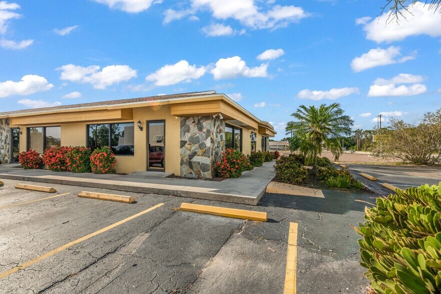 More Photos Of 406 N Indiana Ave, Englewood Medical For Sale