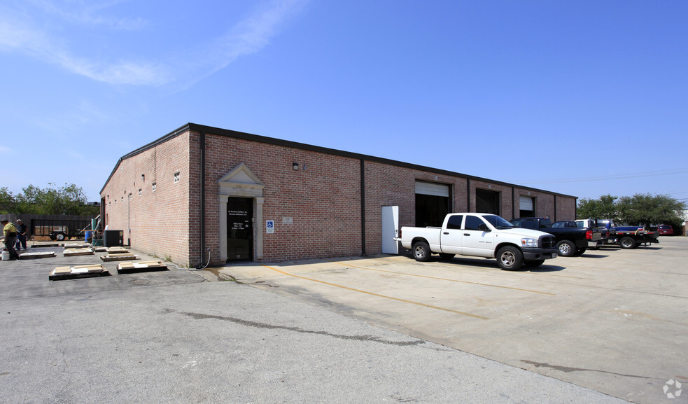 Primary Photo Of 5711 Clarewood Dr, Houston Warehouse For Lease