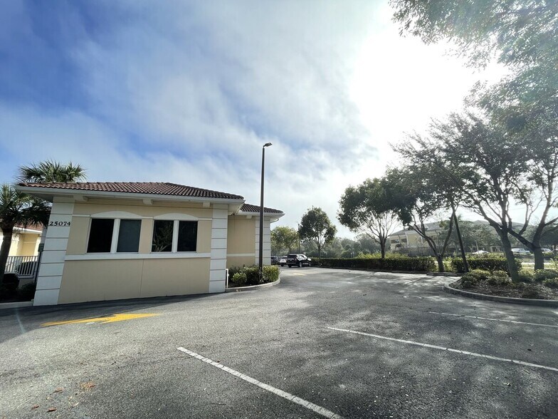 More Photos Of 25074 Olympia Ave, Punta Gorda Medical For Sale