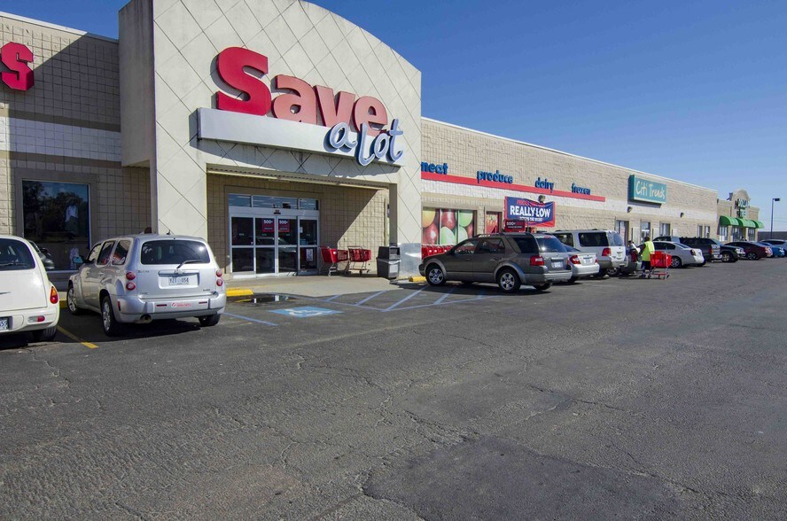 More Photos Of 110 N Jerry Clower Blvd, Yazoo City Storefront For Sale