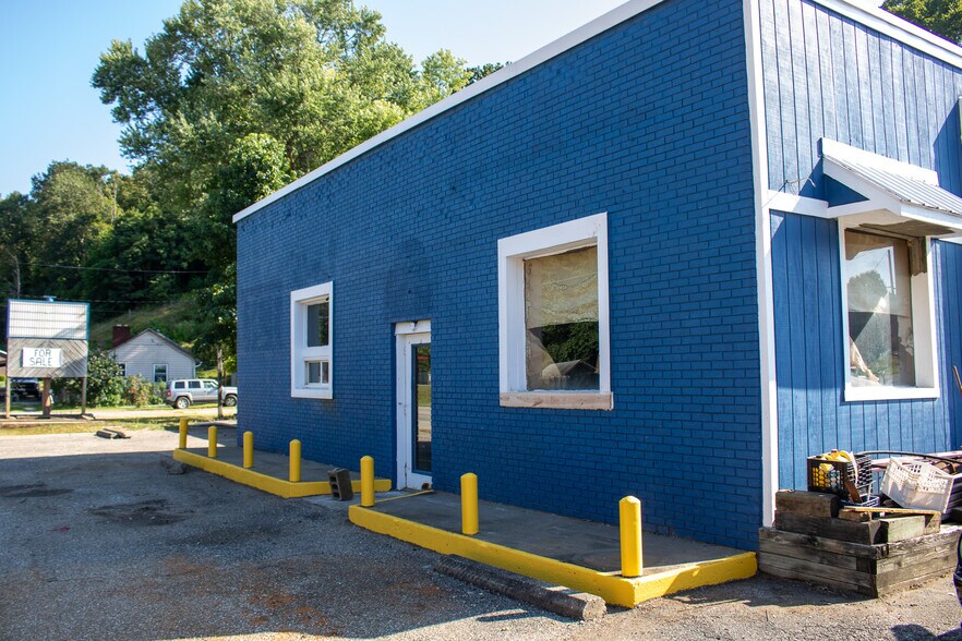 More Photos Of 600 Zanesville St, Beverly General Retail For Sale