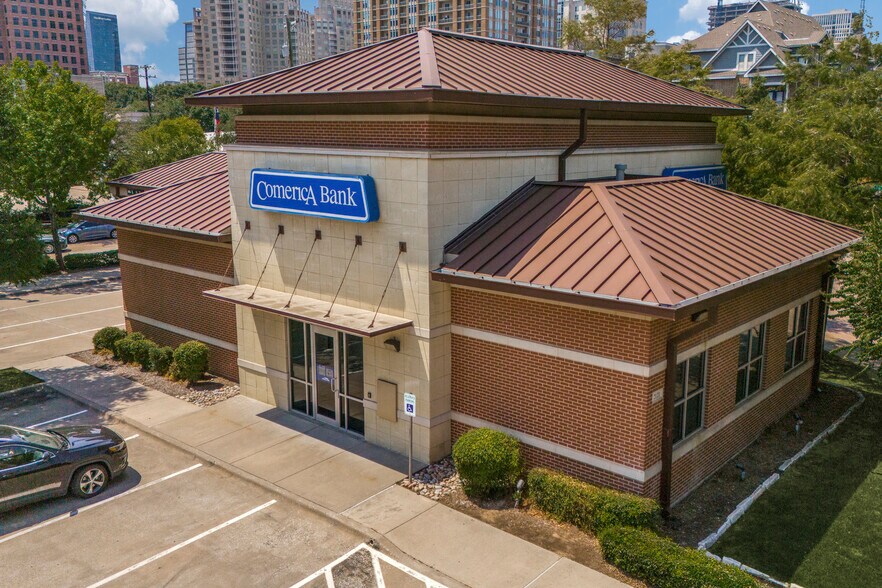 Primary Photo Of 2121 Maple Ave, Dallas Bank For Lease