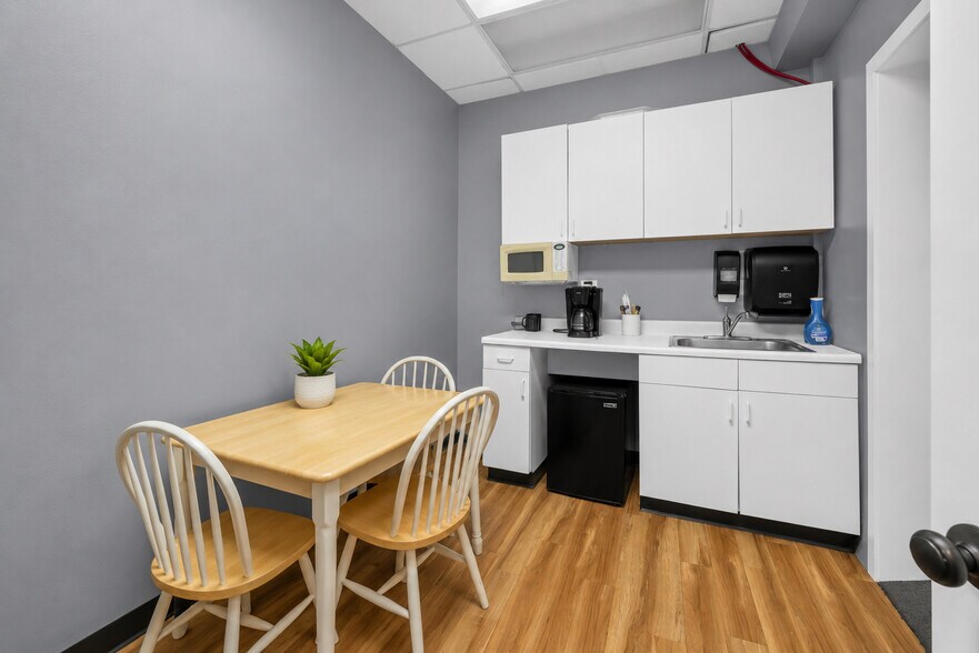 More Photos Of 132 Federal Rd, Danbury Storefront For Lease